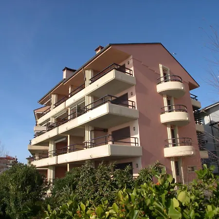 Matilde アパート グラード